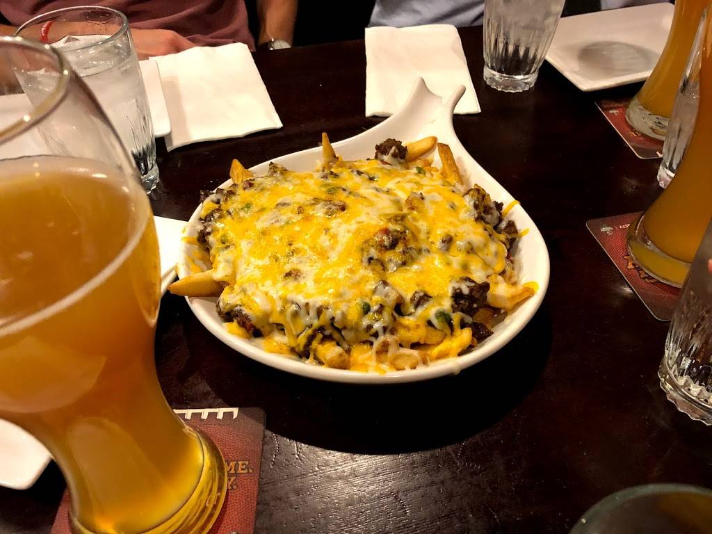 Henneseys Tavern | restaurant | 425 Fremont St #110, Las Vegas, NV 89101, USA | 7023824421 OR +1 702-382-4421