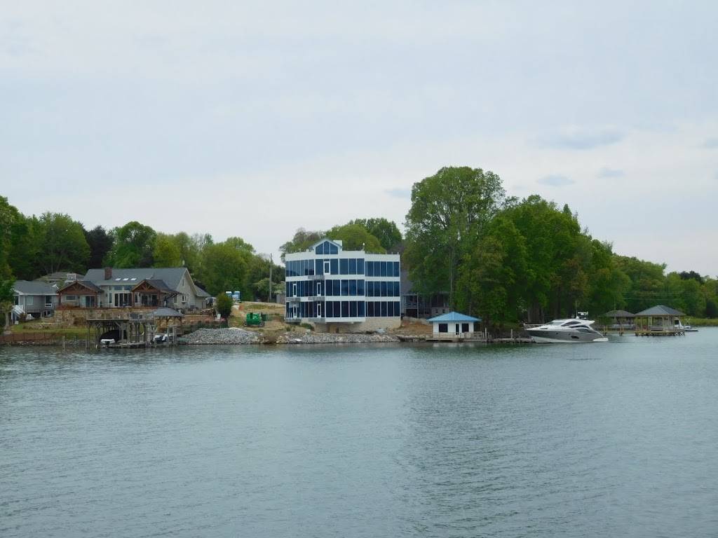 The Lady of the Lake | restaurant | 1459 River Hwy, Mooresville, NC 28117, USA | 7046632628 OR +1 704-663-2628