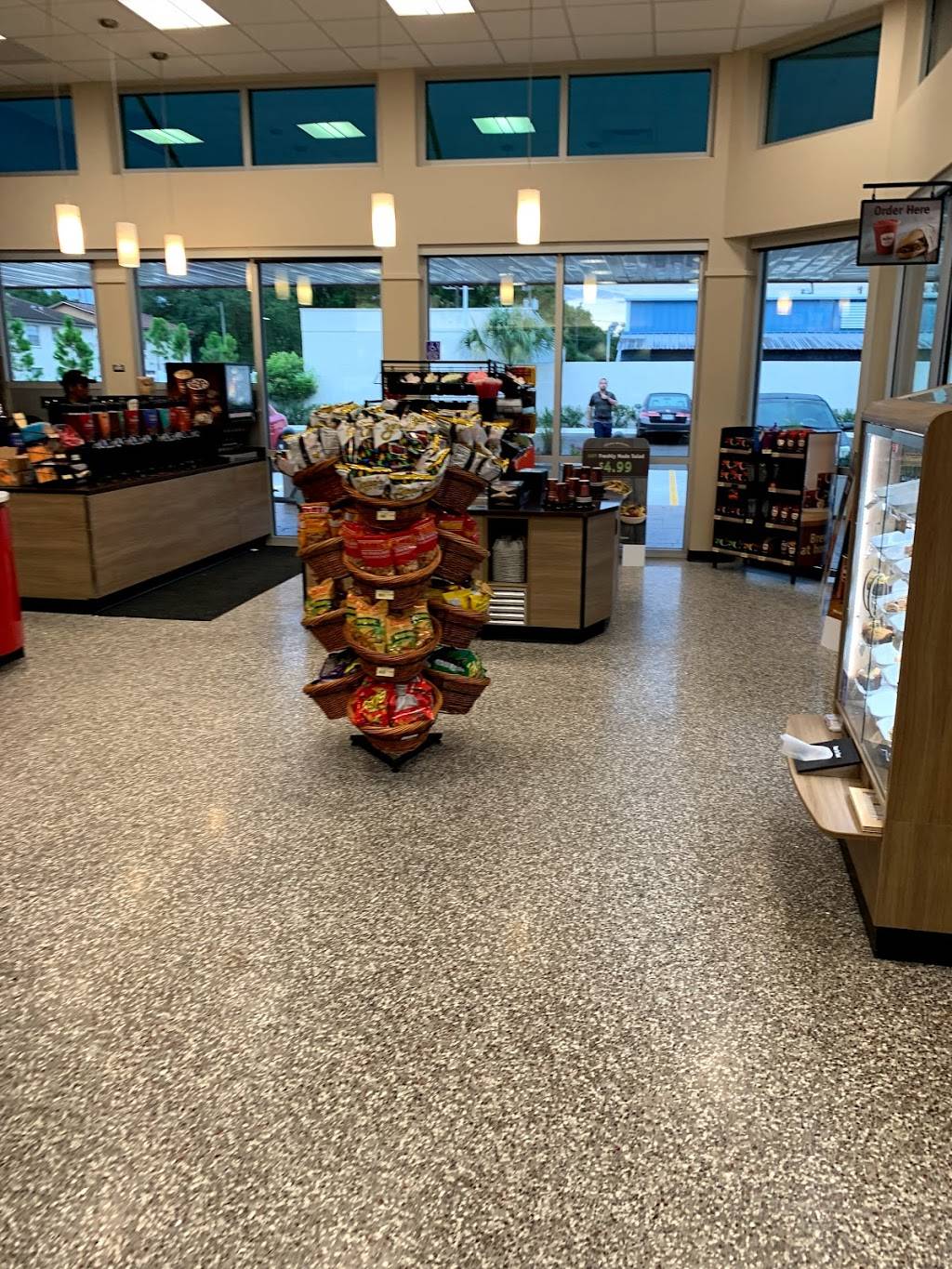 Wawa | restaurant | 5011 E Busch Blvd, Tampa, FL 33617, USA | 8135245378 OR +1 813-524-5378