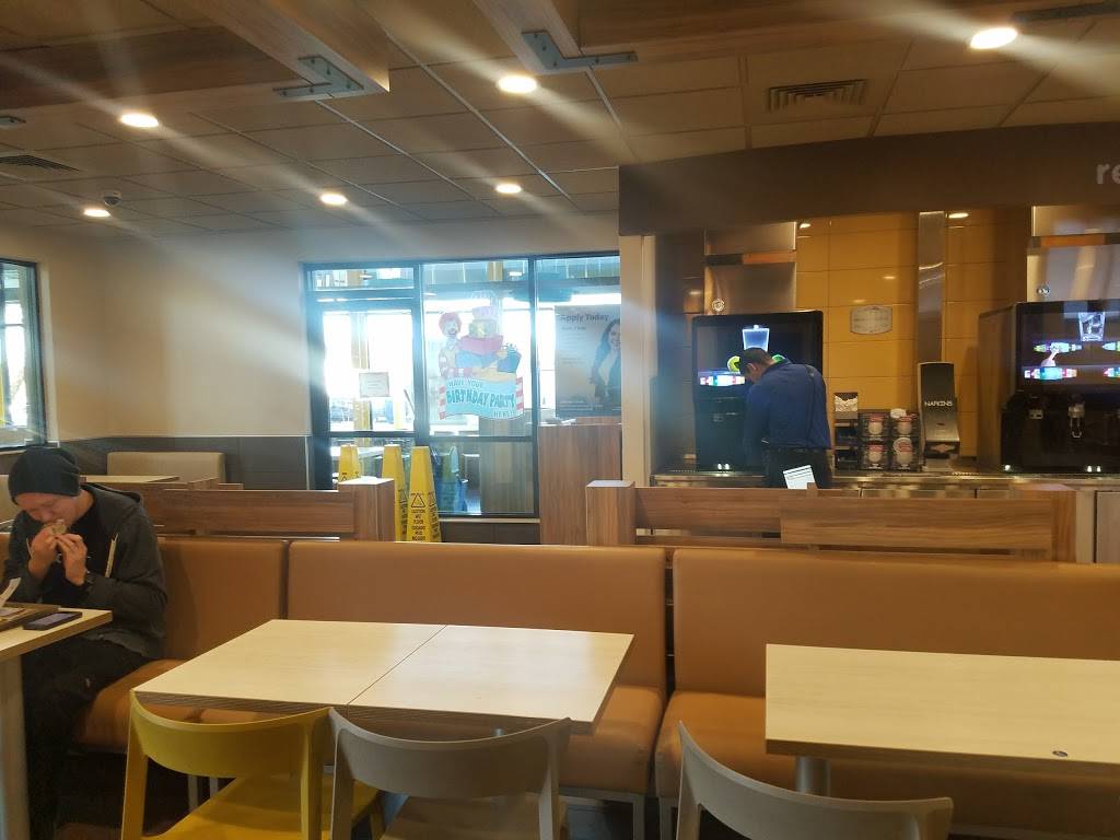 McDonalds | cafe | 12950 Foothill Blvd, Sylmar, CA 91342, USA | 8183615152 OR +1 818-361-5152