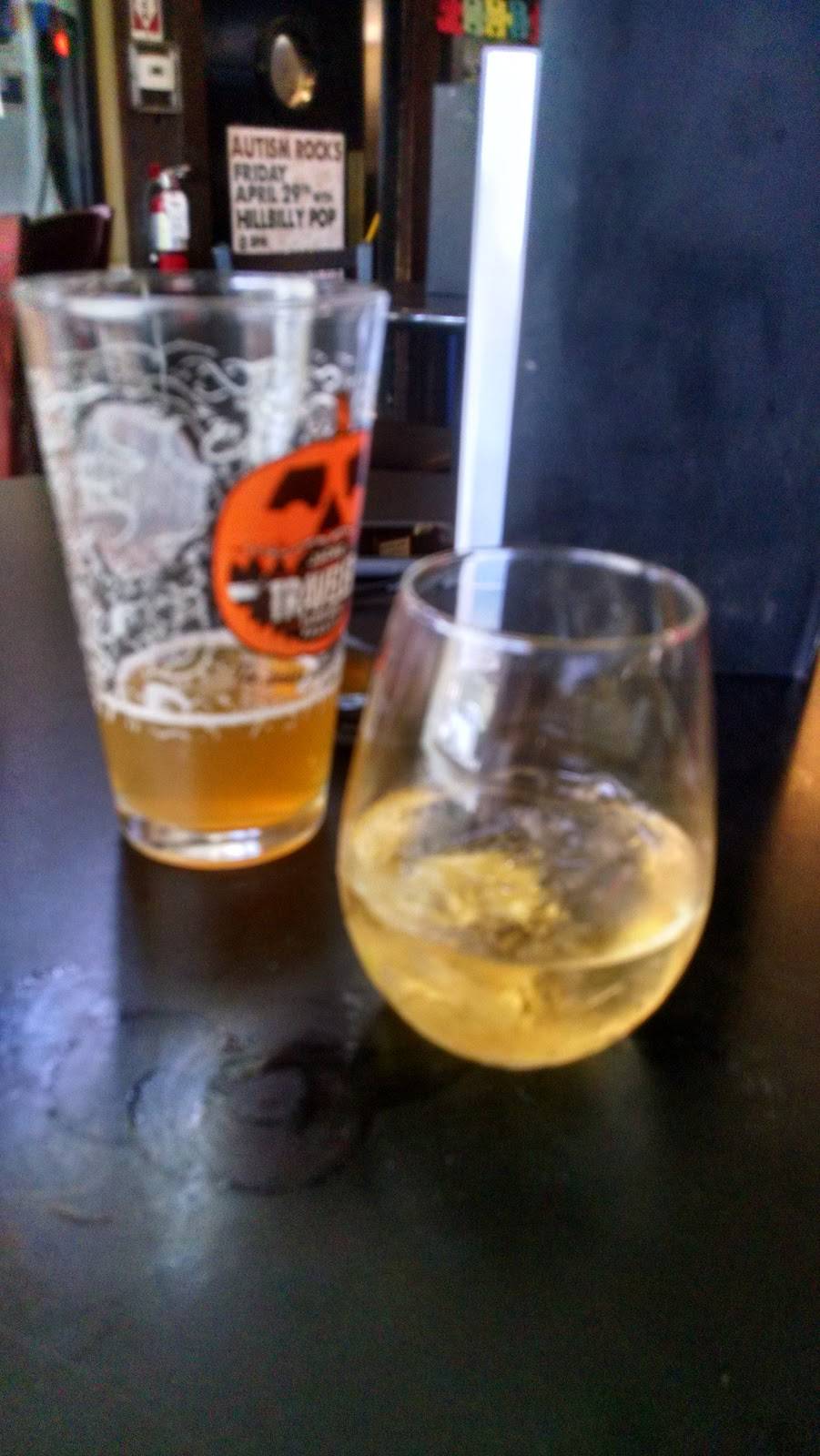 Caseys Crossing | restaurant | 81 Railroad St, Holliston, MA 01746, USA | 5084294888 OR +1 508-429-4888