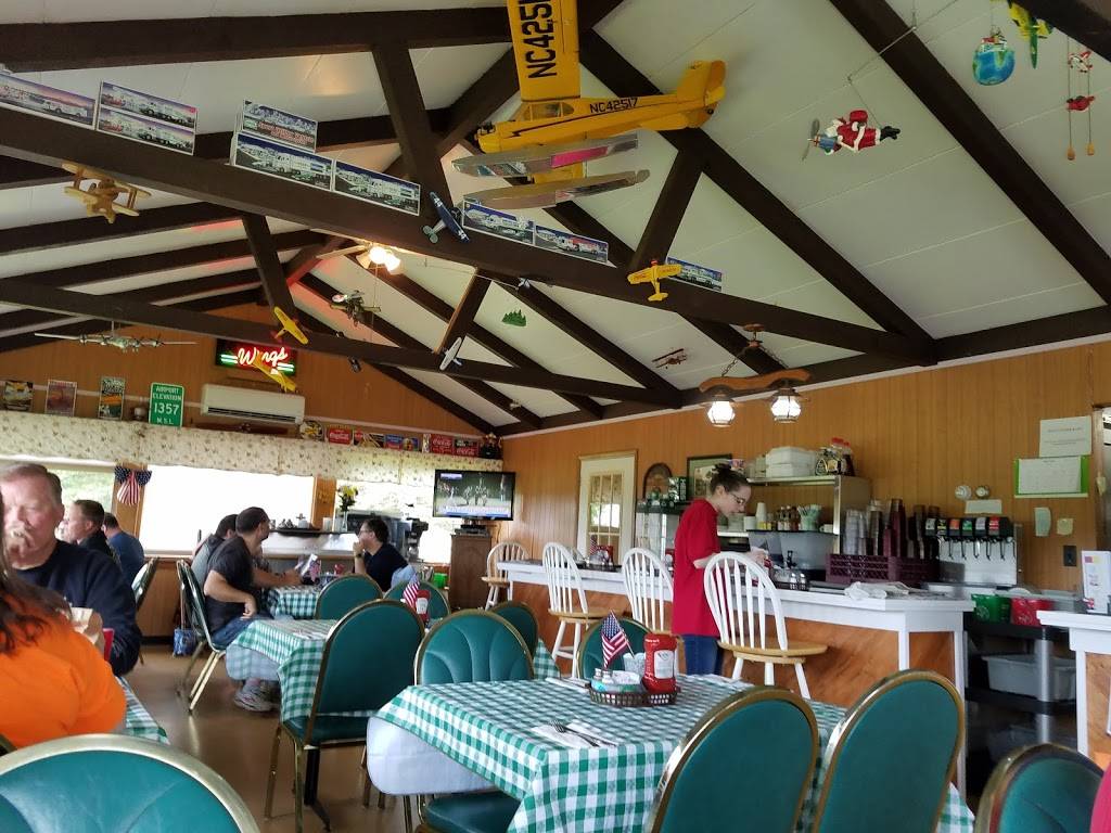 Cherry Ridge Airport Restaurant | restaurant | 30 Bomber Ln, Honesdale, PA 18431, USA | 5702535517 OR +1 570-253-5517