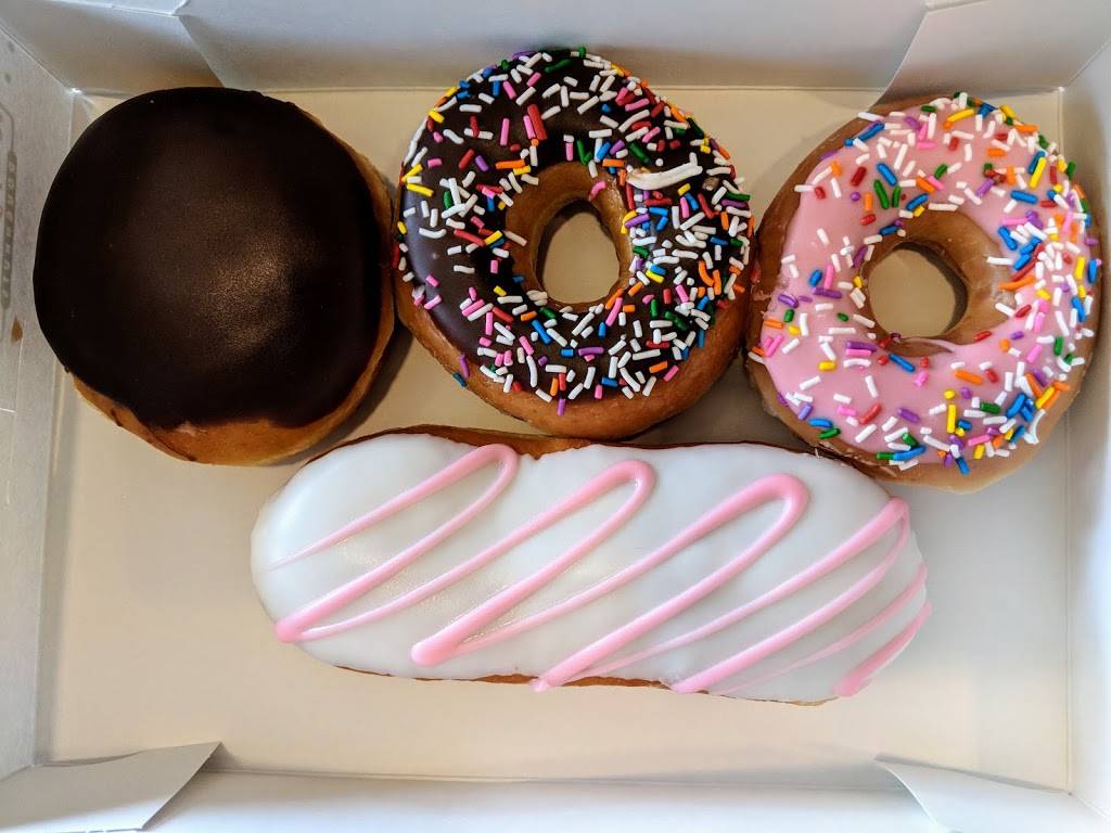 Krispy Kreme | bakery | 4760 E Los Coyotes Diagonal, Long Beach, CA 90815, USA | 5624944662 OR +1 562-494-4662
