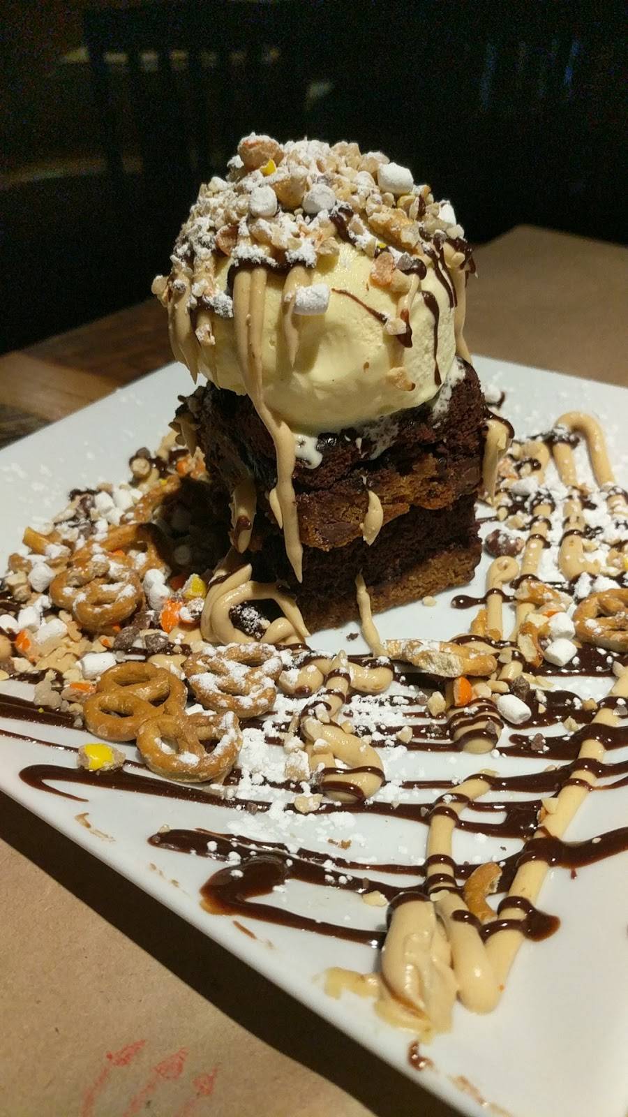 Jack Astors Bar & Grill | restaurant | 400 Ontario St, St. Catharines, ON L2R 5L8, Canada | 9059885677 OR +1 905-988-5677