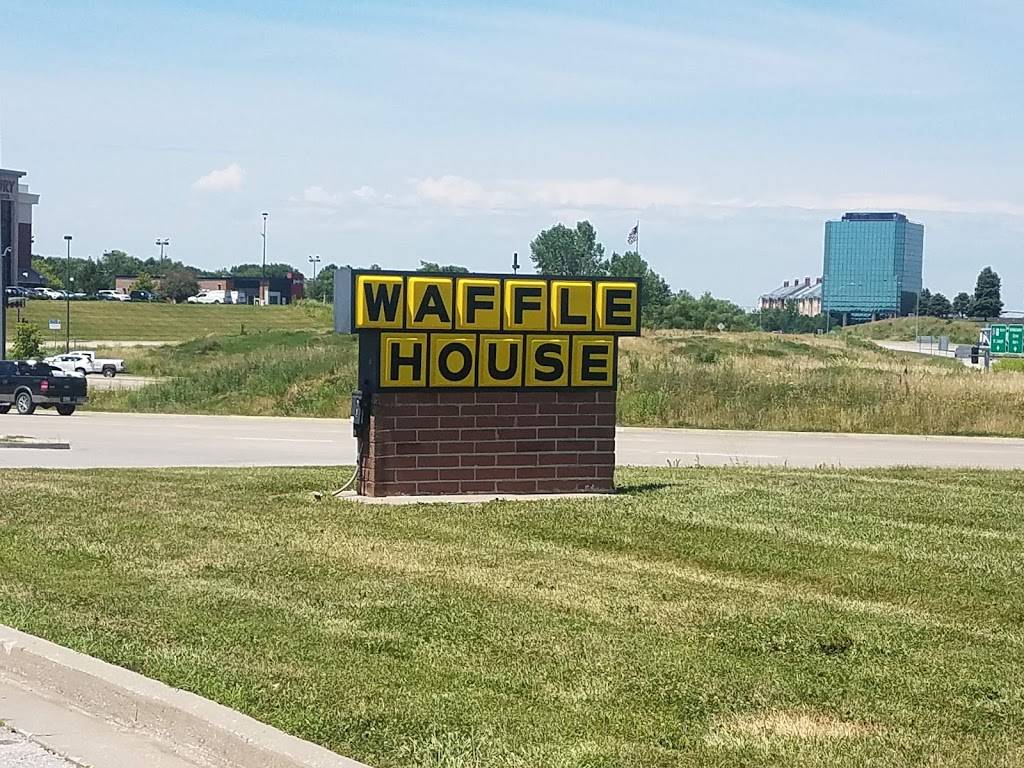 Waffle House | meal takeaway | 9750 NW Prairie View Rd, Kansas City, MO 64153, USA | 8168916545 OR +1 816-891-6545