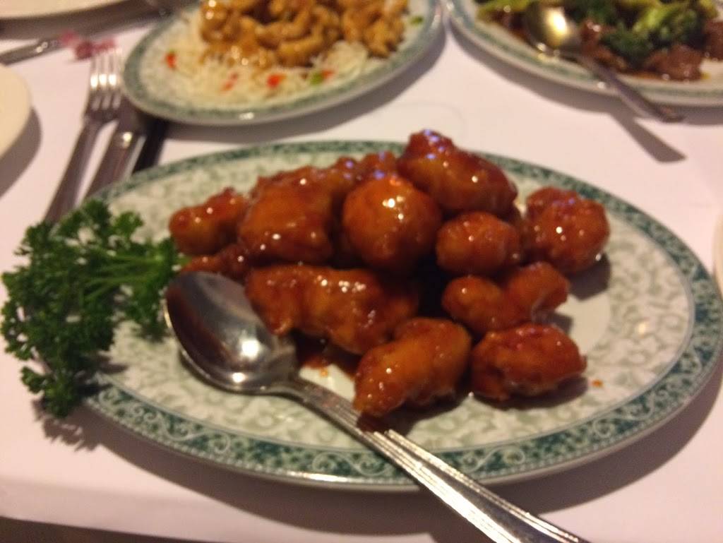 Restaurant Village Oriental | restaurant | 8500 Boulevard Taschereau, Brossard, QC J4X 2T4, Canada | 4504668988 OR +1 450-466-8988