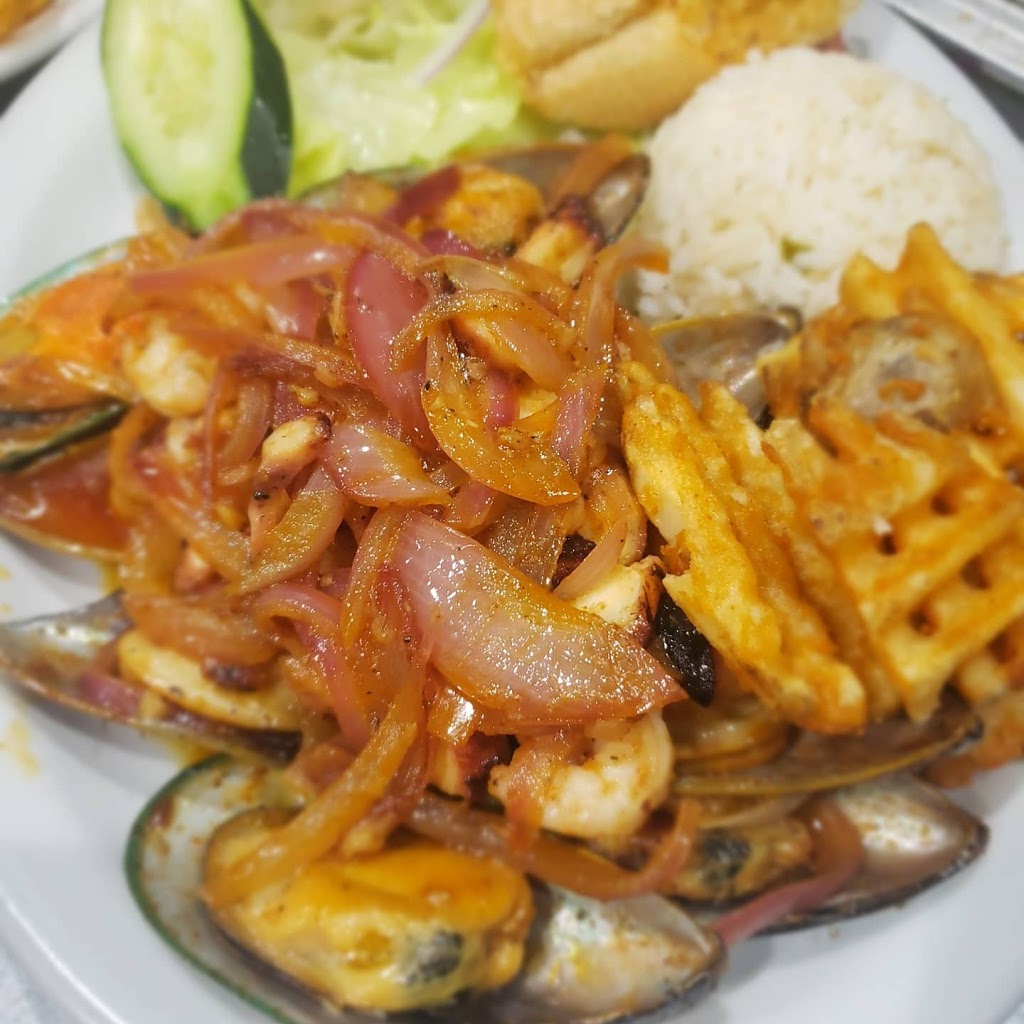Mariscos El Barbas | restaurant | 4569 N Elston Ave, Chicago, IL 60630, USA | 7736573431 OR +1 773-657-3431