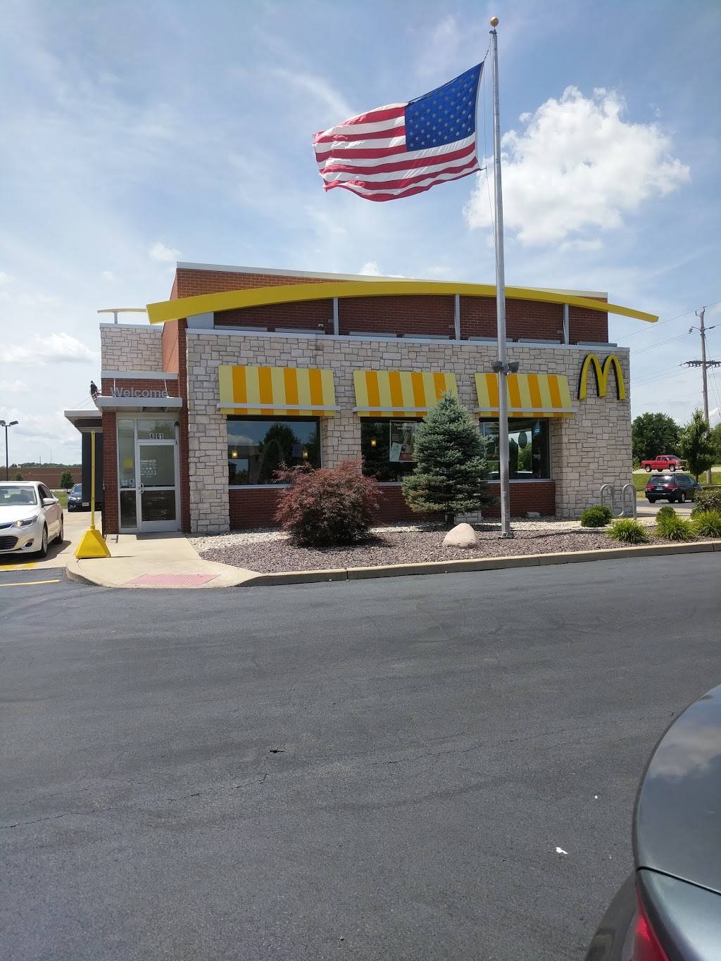 McDonalds | cafe | 4001 Crusher Dr, OFallon, MO 63368, USA | 6363291551 OR +1 636-329-1551