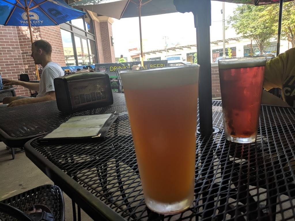 Wing Nutz The District | meal takeaway | 11580 District Main Dr #100, South Jordan, UT 84095, USA | 8014954623 OR +1 801-495-4623