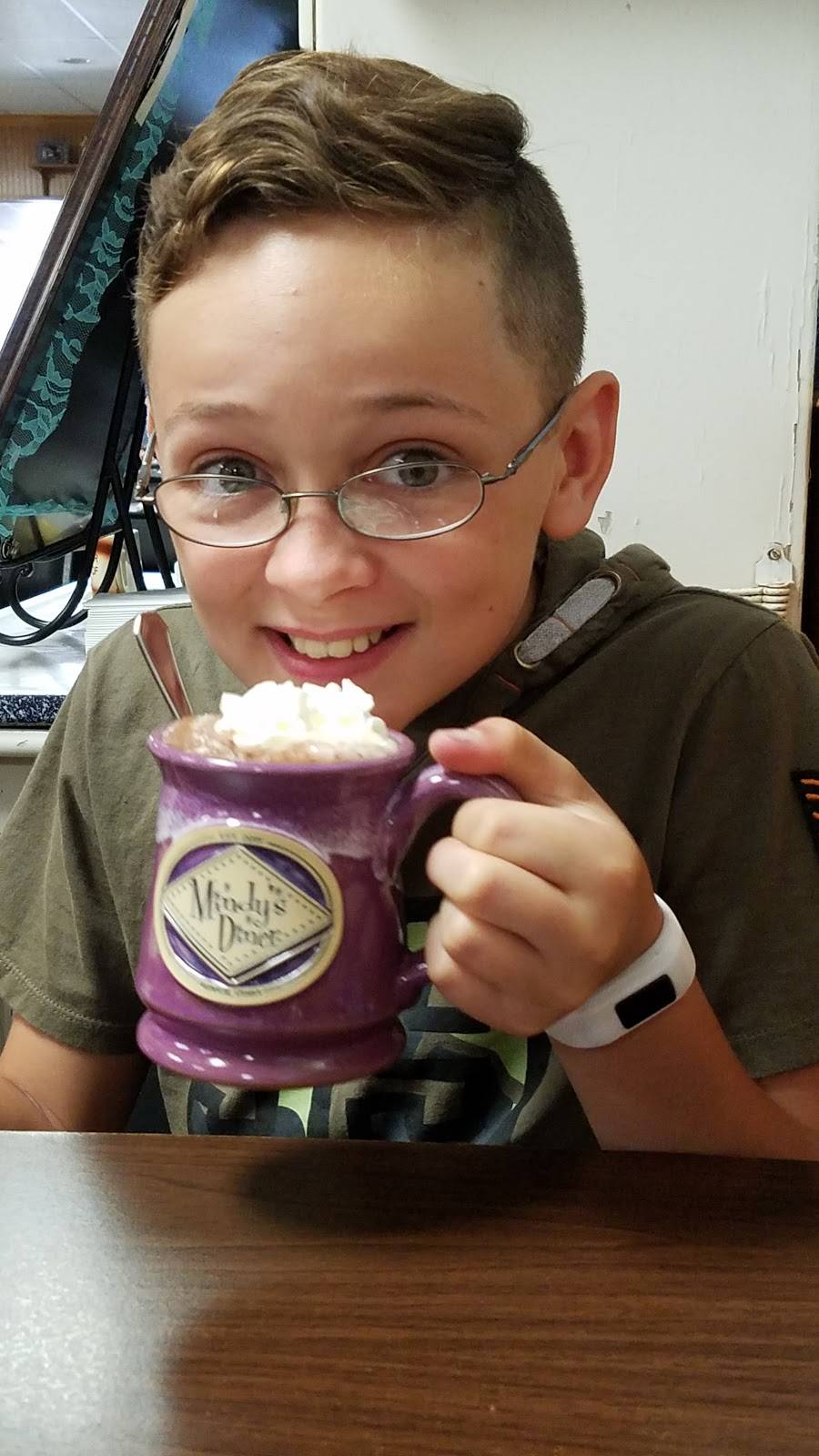 Mindys Diner | restaurant | 221 W 3rd St, Dover, OH 44622, USA | 3303646800 OR +1 330-364-6800