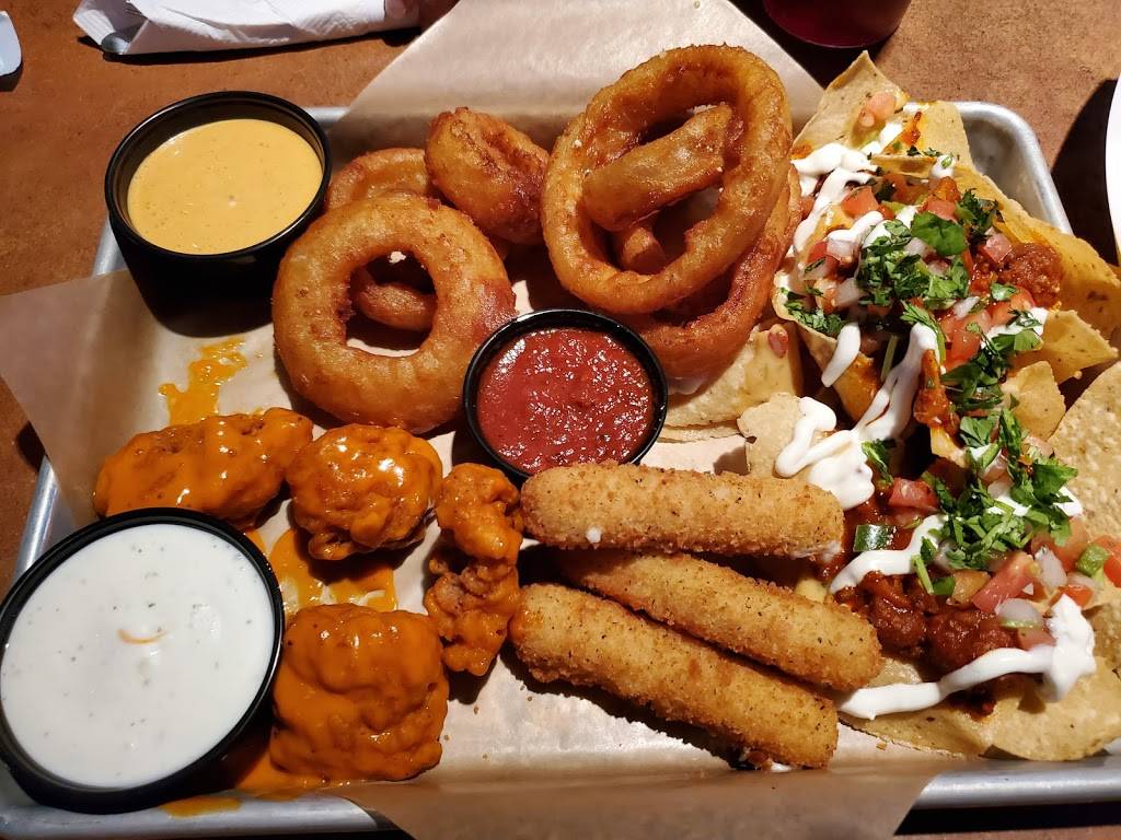 Buffalo Wild Wings | meal takeaway | 5 Weems Ln, Winchester, VA 22601, USA | 5407236900 OR +1 540-723-6900