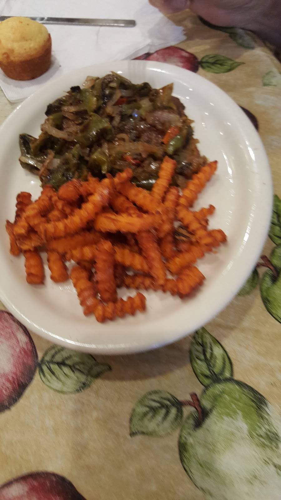 The Cotton Pickin Inn and Diner | restaurant | 100 Scott St, Tellico Plains, TN 37385, USA | 4232533468 OR +1 423-253-3468