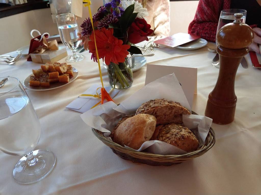 LAuberge Chez Francois | restaurant | 332 Springvale Rd, Great Falls, VA 22066, USA | 7037593800 OR +1 703-759-3800