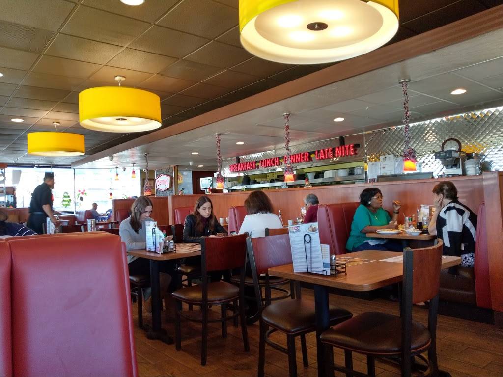 Dennys | restaurant | 6305 Joshua Palmer Way, Banning, CA 92220, USA | 9518452813 OR +1 951-845-2813