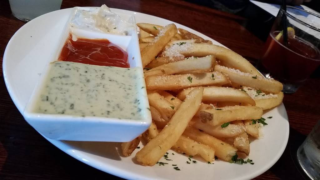 Houlihans | restaurant | 1508 S Randall Rd, Algonquin, IL 60102, USA | 8476584560 OR +1 847-658-4560