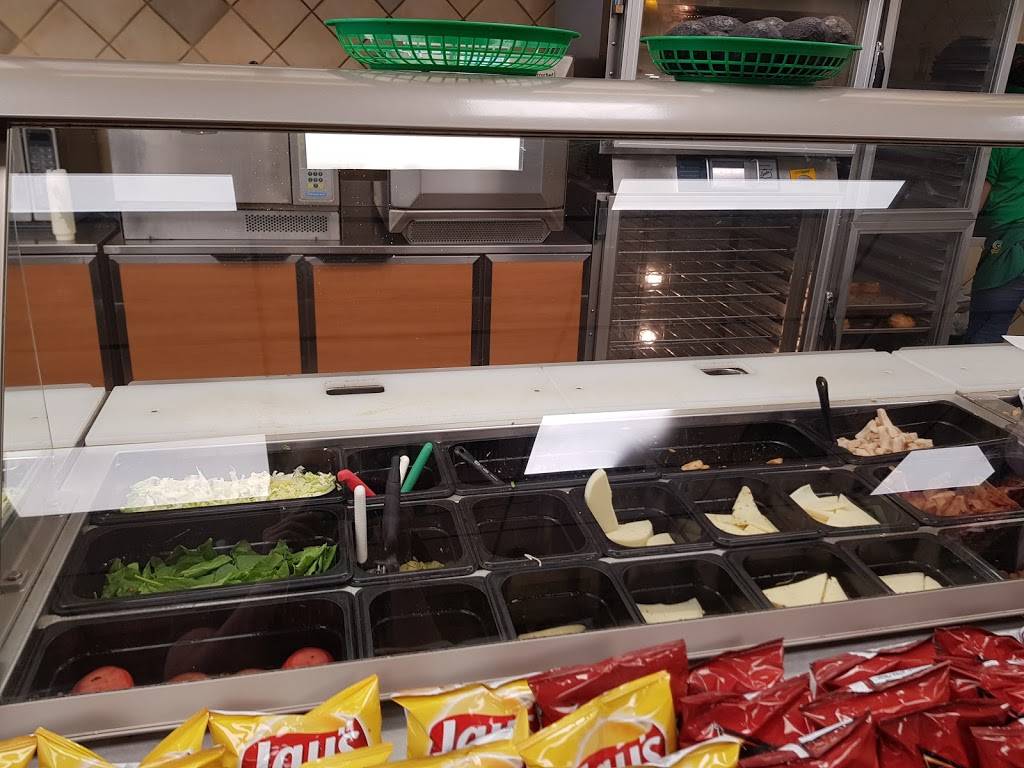 Subway | restaurant | 1921 24th St, Bakersfield, CA 93301, USA | 6618630124 OR +1 661-863-0124