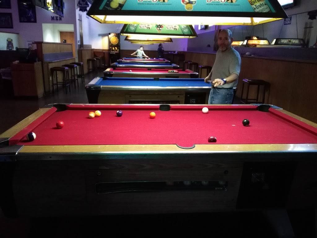 Famous Sams Sports Bar #17 | restaurant | 8058 N Oracle Rd, Tucson, AZ 85704, USA | 5205319464 OR +1 520-531-9464