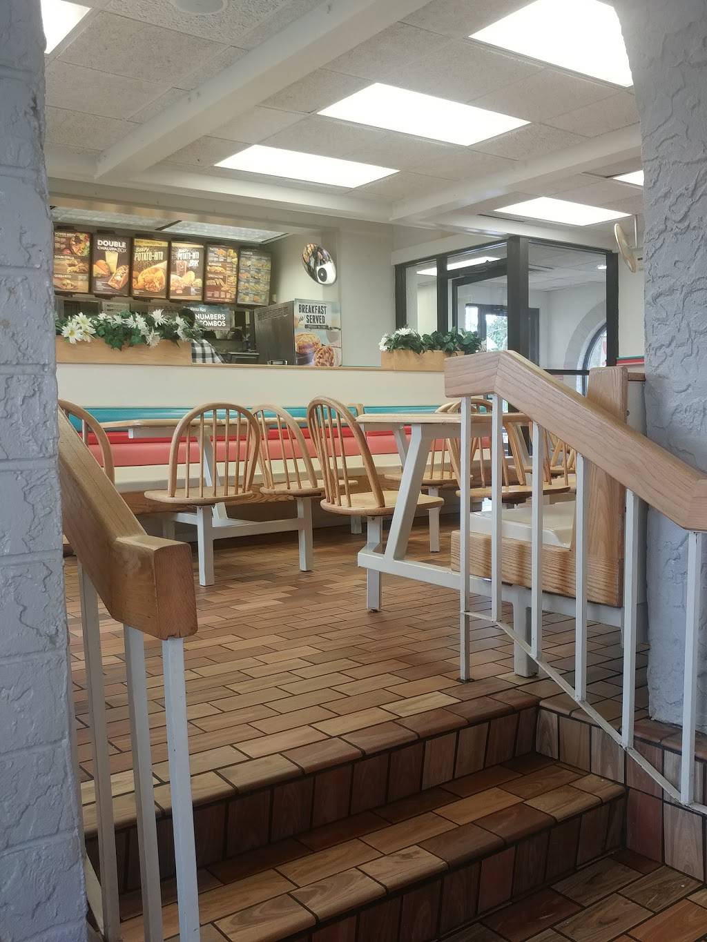 Taco Bell | meal takeaway | 1530 Algonquin Rd, Arlington Heights, IL 60005, USA | 8472599702 OR +1 847-259-9702