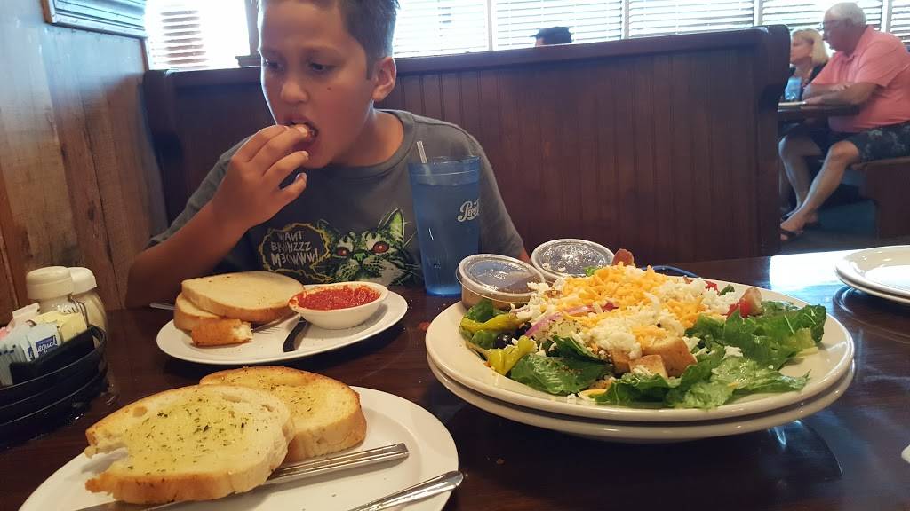 Vinnys Italian Grill | restaurant | 6737 Lake Harbour Dr, Midlothian, VA 23112, USA | 8046390044 OR +1 804-639-0044