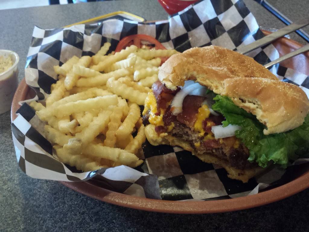 The Cedar Inn | restaurant | 4747 IL-26, Freeport, IL 61032, USA | 8155635014 OR +1 815-563-5014