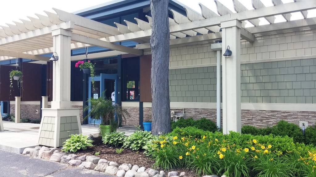 Lillian L. Lutz Recreation Center | restaurant | 1195 Half Day Rd, Highland Park, IL 60035, USA | 8474326355 OR +1 847-432-6355