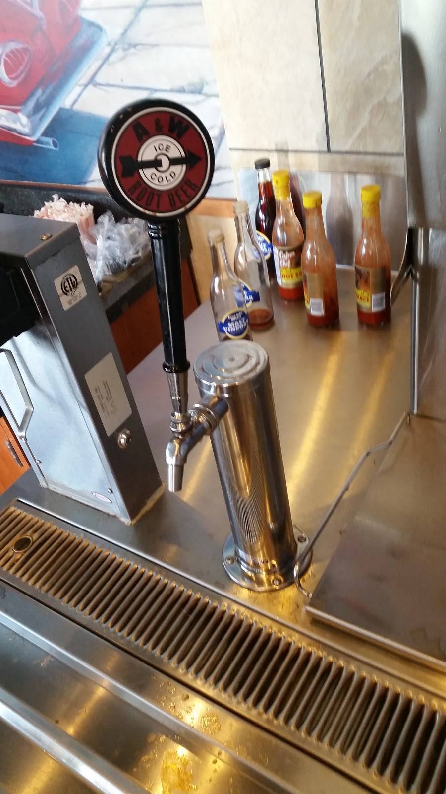 A&W Restaurant | restaurant | 406 W Shaw Ave, Clovis, CA 93612, USA | 5592988910 OR +1 559-298-8910