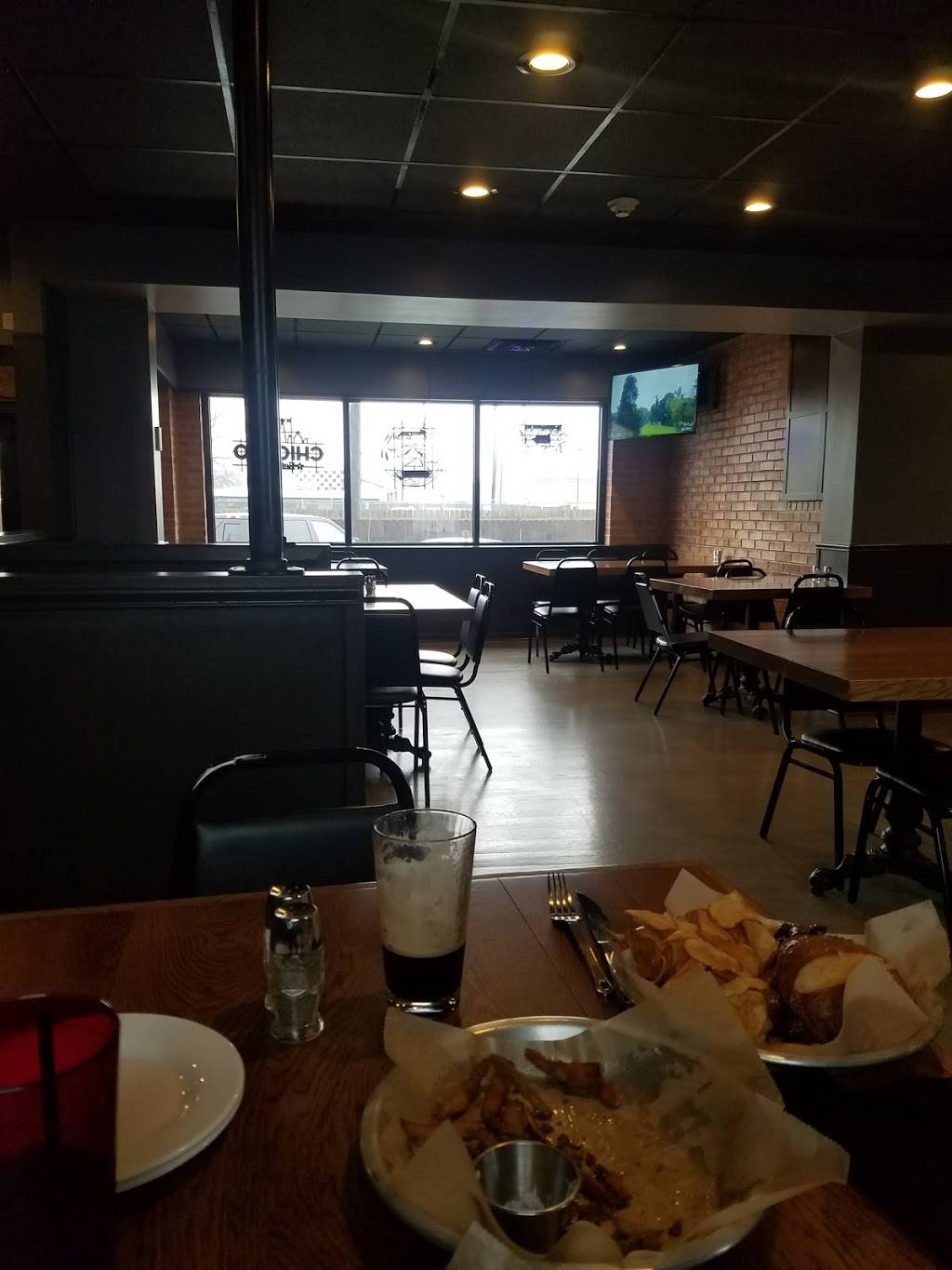 Docs Grey Horse Saloon & Eatery | restaurant | 5440 S Narragansett Ave, Chicago, IL 60638, USA | 7734247720 OR +1 773-424-7720