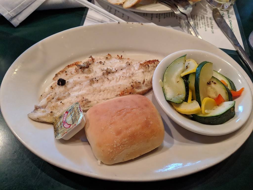 Half Shell | restaurant | 688 S Mendenhall Rd, Memphis, TN 38117, USA | 9016823966 OR +1 901-682-3966