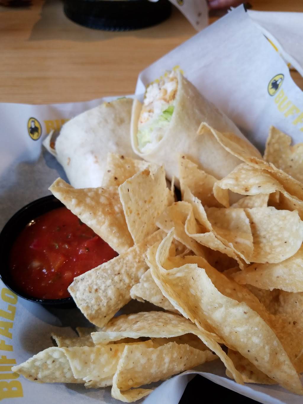 Buffalo Wild Wings | restaurant | 705 W Paradise Dr, West Bend, WI 53095, USA | 2623342999 OR +1 262-334-2999