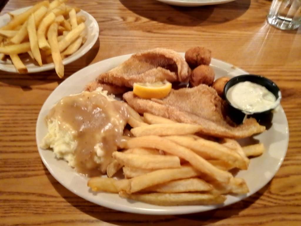 Cracker Barrel Old Country Store | restaurant | 215 Charlton Rd, Sturbridge, MA 01566, USA | 5083478925 OR +1 508-347-8925