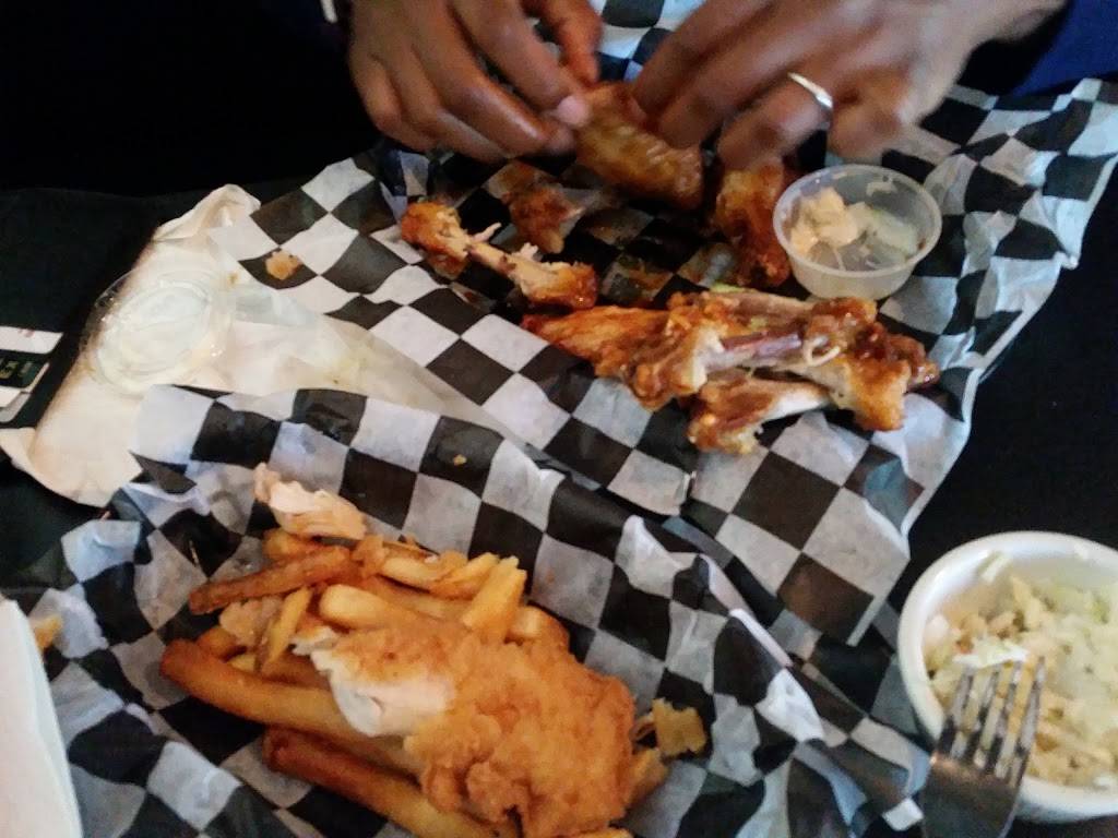 Yo Mammas Wings Lusby | restaurant | 258 Town Square Dr, Lusby, MD 20657, USA | 4104498143 OR +1 410-449-8143