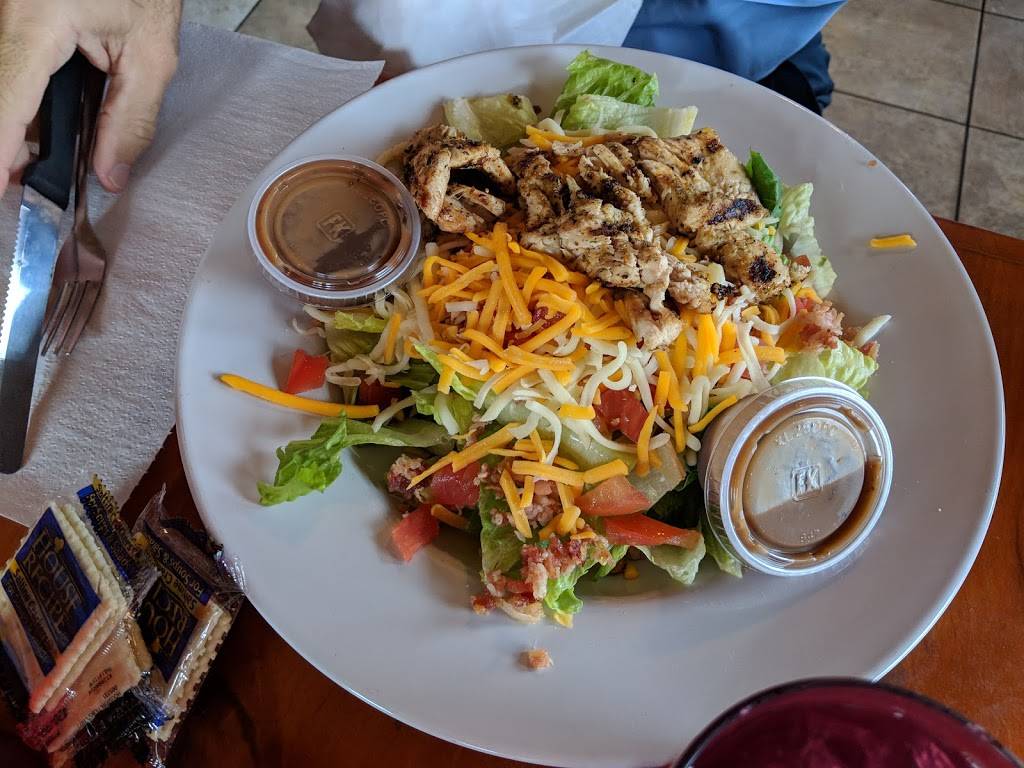 Charlie Horse Restaurant & Lounge | restaurant | 2426 E Silver Springs Blvd, Ocala, FL 34470, USA | 3526224050 OR +1 352-622-4050