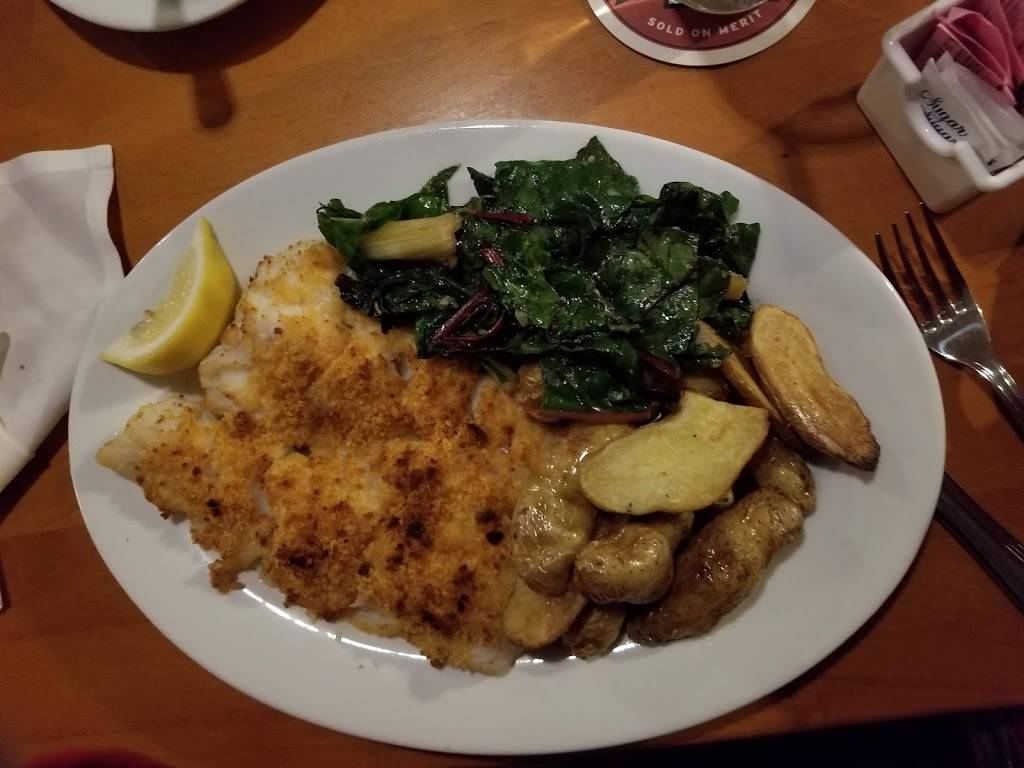 The Salt Marsh Pub & Raw Bar | restaurant | 706 Succotash Rd, South Kingstown, RI 02879, USA | 4017894556 OR +1 401-789-4556