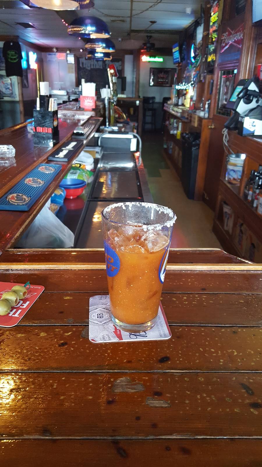 Lindenwood Pub | restaurant | 138 N Kingshighway, St Charles, MO 63301, USA | 6369165100 OR +1 636-916-5100