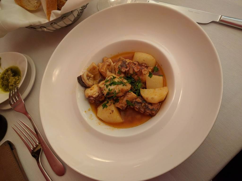 LaVinia Restaurant | restaurant | 2350 Lake Shore Blvd W, Etobicoke, ON M8V 1B6, Canada | 6477482350 OR +1 647-748-2350