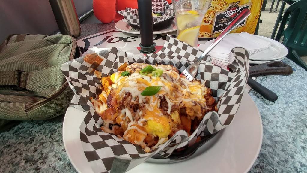 Joe Dogs Gasbar Grill | restaurant | 531 Brant St, Burlington, ON L7R 2G6, Canada | 9056325110 OR +1 905-632-5110