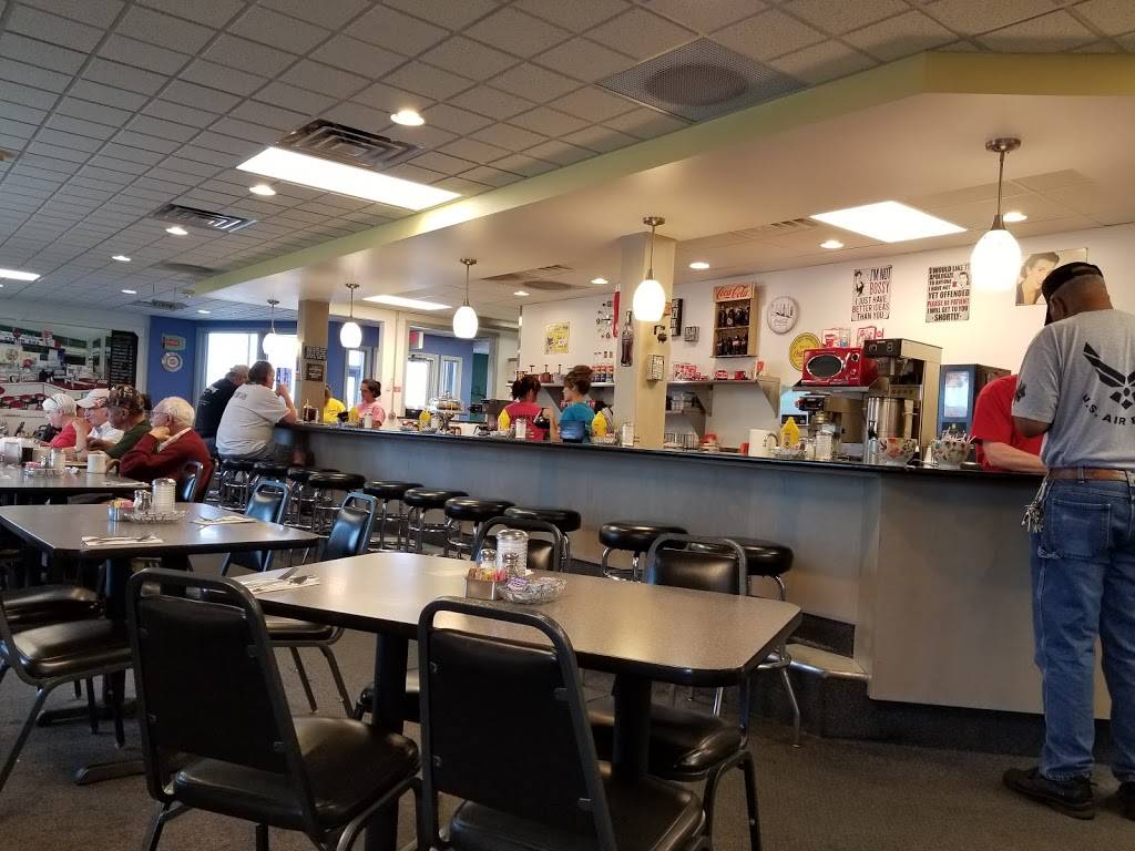 Carmens Cafe | cafe | 878 Jefferson St, Muskegon, MI 49440, USA | 2317266317 OR +1 231-726-6317