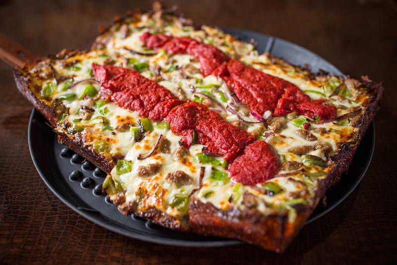 Fat Chriss Pizza and Such | restaurant | 1706 W Foster Ave, Chicago, IL 60640, USA | 7739445444 OR +1 773-944-5444