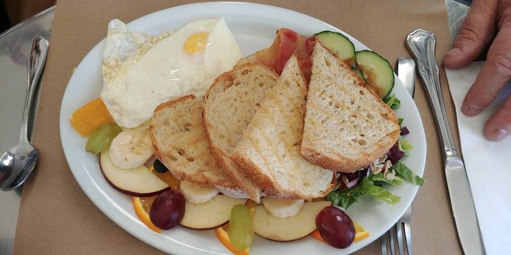 Café Citrus Chez Daniela | restaurant | 99 Rue Morin, Sainte-Adèle, QC J8B 2P6, Canada | 4502291160 OR +1 450-229-1160