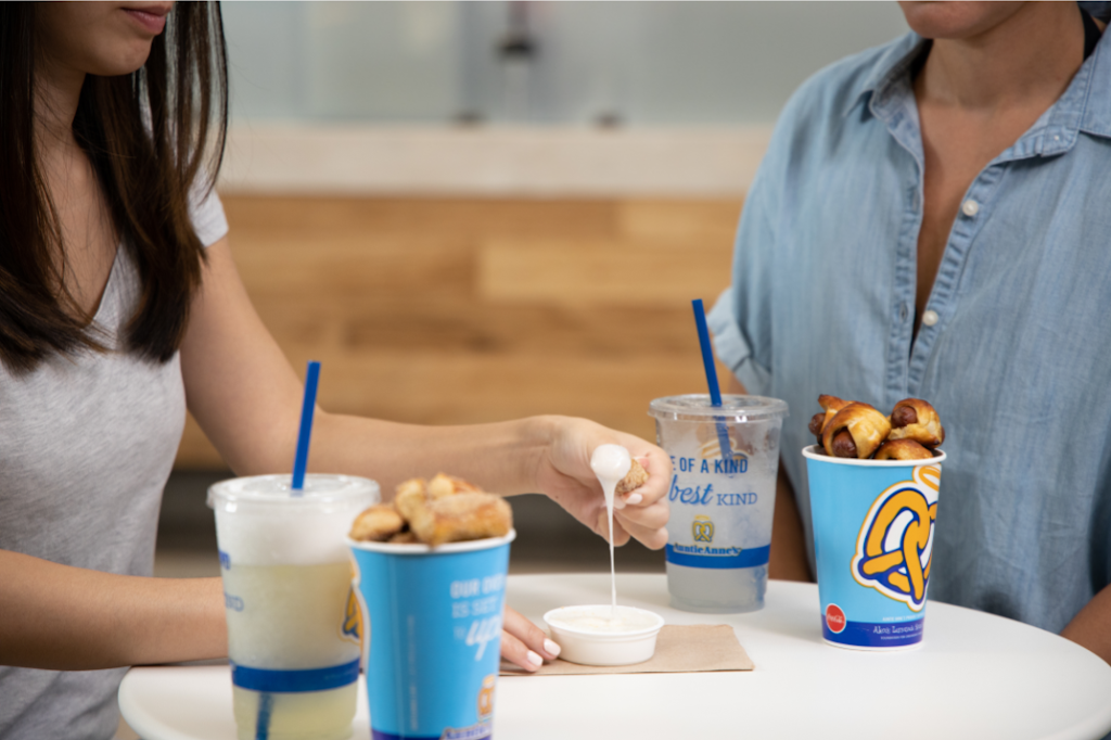 Auntie Annes | restaurant | 1580 Mall Dr, Norfolk, VA 23511, USA | 7574402365 OR +1 757-440-2365