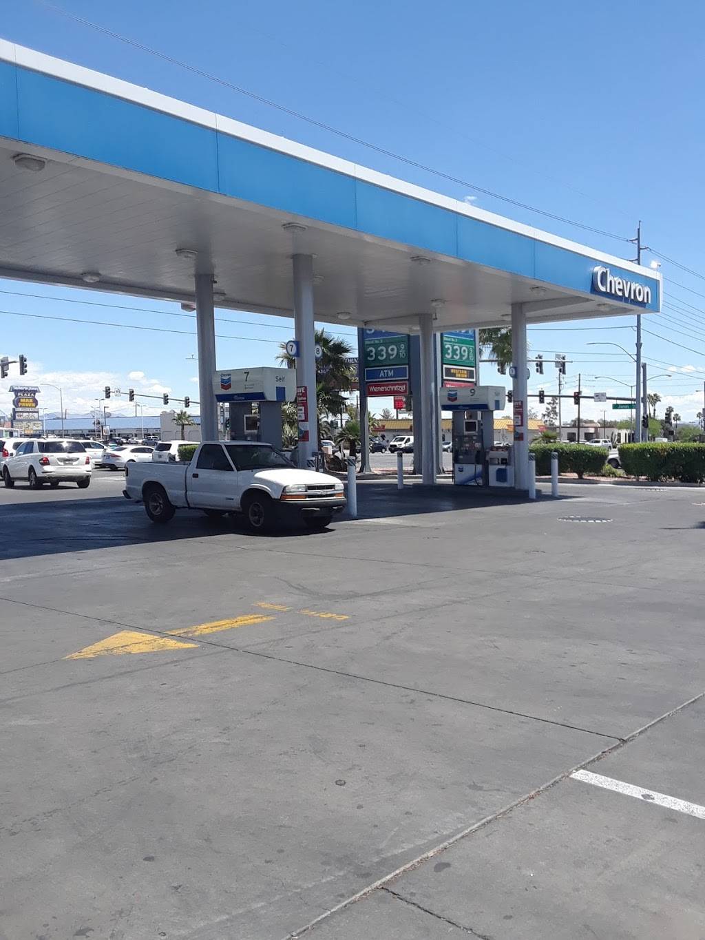 Wienerschnitzel | restaurant | 6111 W Sahara Ave, Las Vegas, NV 89146, USA | 7028735979 OR +1 702-873-5979