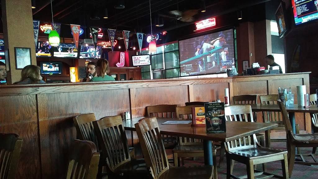 Hickory Tavern | restaurant | 30 Town Square Blvd, Asheville, NC 28803, USA | 8286840975 OR +1 828-684-0975