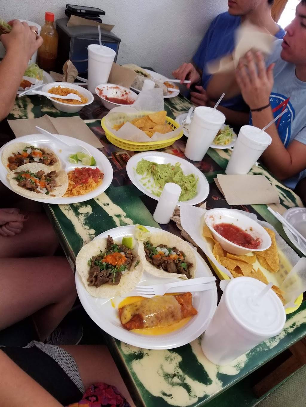 Tacos El Sol | restaurant | 2124 SE 6th Ave, Topeka, KS 66607, USA | 7852322556 OR +1 785-232-2556