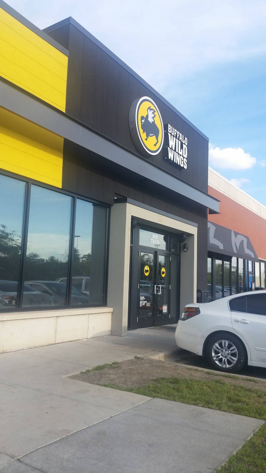 Buffalo Wild Wings | restaurant | 2650 N Narragansett Ave, Chicago, IL 60639, USA | 7736224392 OR +1 773-622-4392