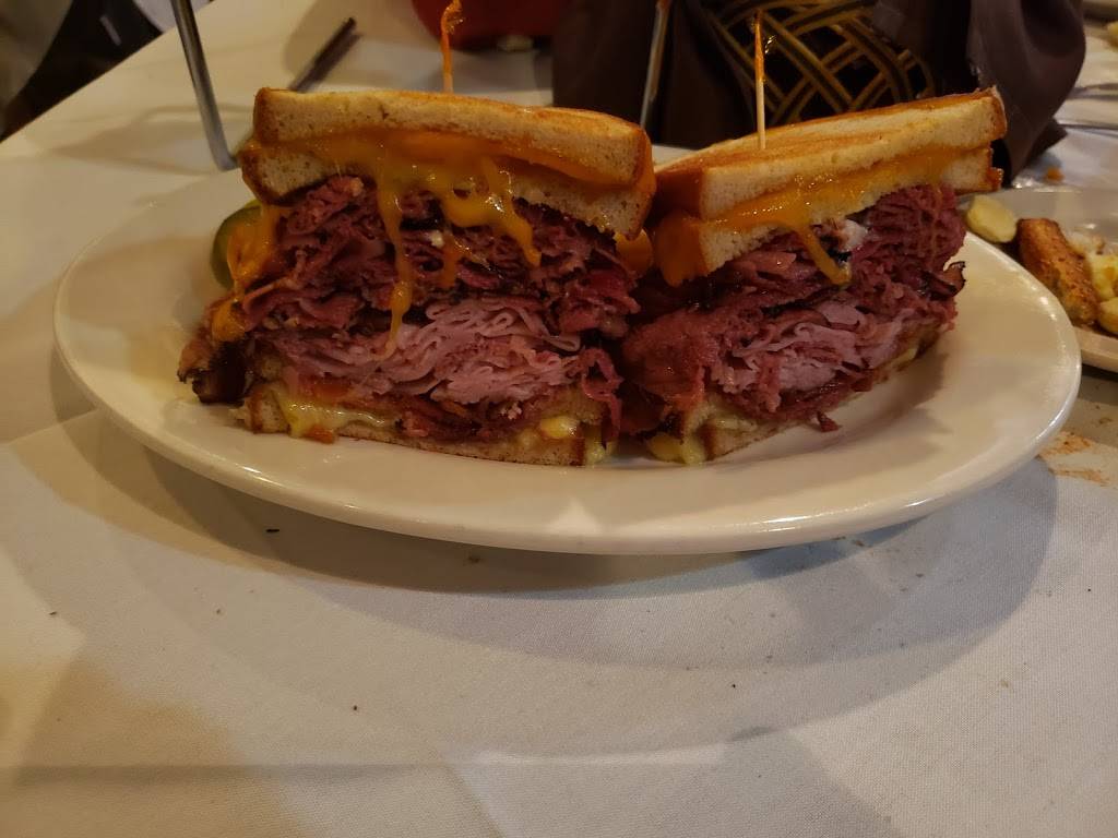 Canlons | restaurant | 1825 N Railroad Ave, Staten Island, NY 10306, USA | 7186673013 OR +1 718-667-3013