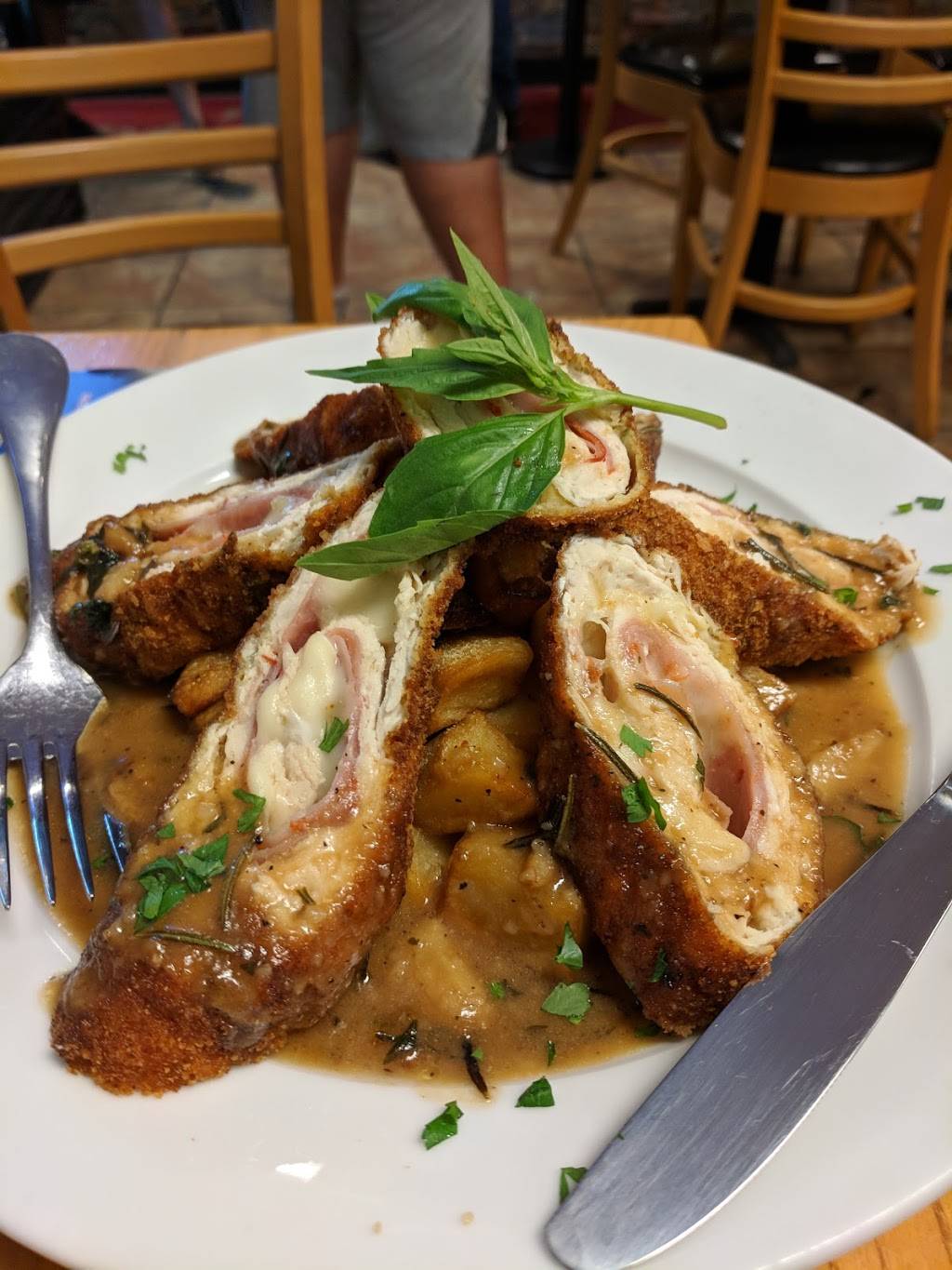 Brunos Pizzeria | restaurant | 100 CT-37, New Fairfield, CT 06812, USA | 2037464229 OR +1 203-746-4229