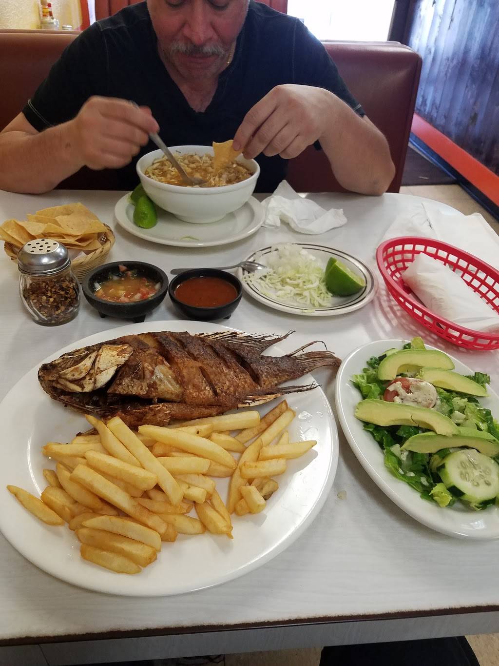 Los Burritos | restaurant | 6517 Hollywood Blvd, Los Angeles, CA 90028, USA | 3234615814 OR +1 323-461-5814