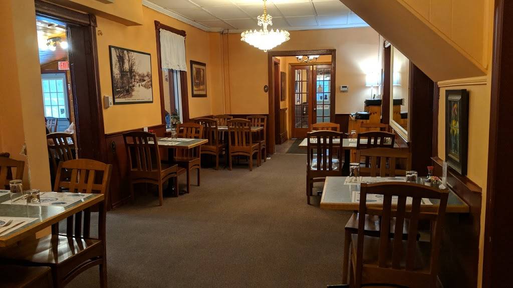 Cody Inn Restaurant | restaurant | 1953 Lakehurst Rd, Buckhorn, ON K0L 1J0, Canada | 7056578812 OR +1 705-657-8812