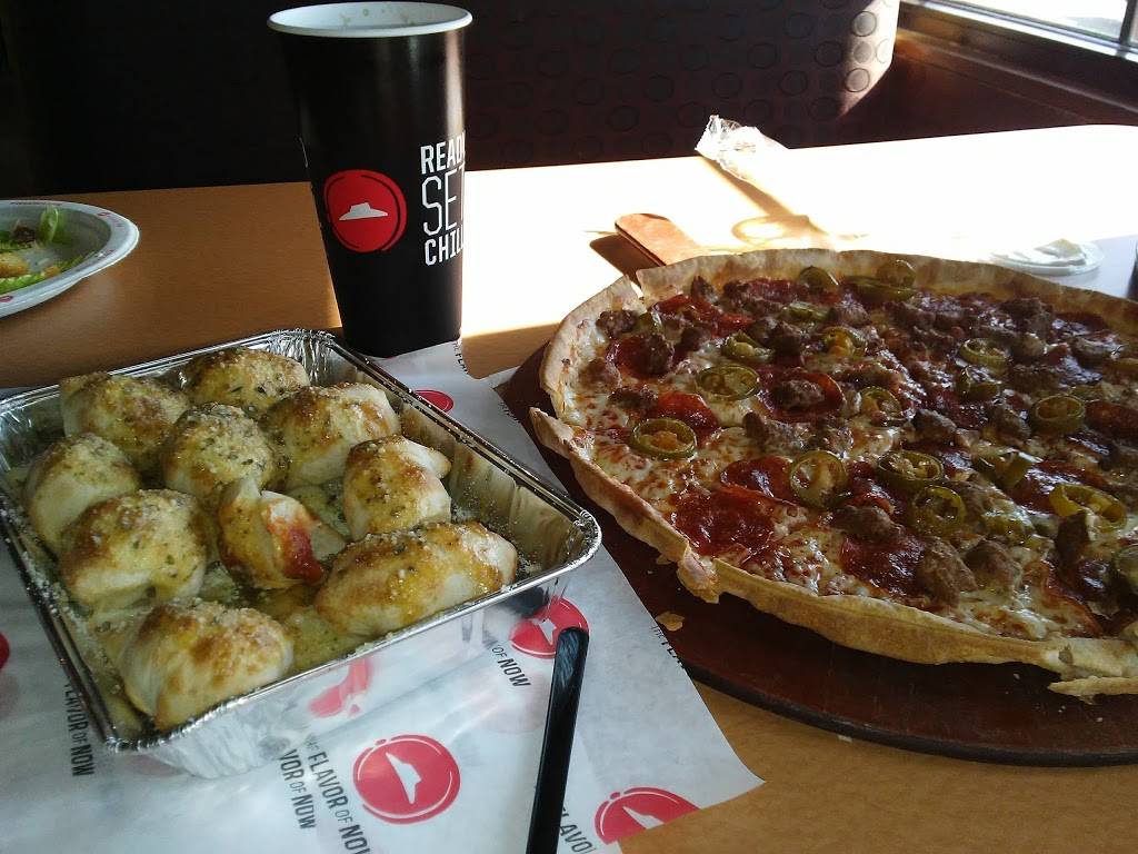 Pizza Hut | restaurant | 2808 N Main St, Fort Worth, TX 76106, USA | 8176251685 OR +1 817-625-1685