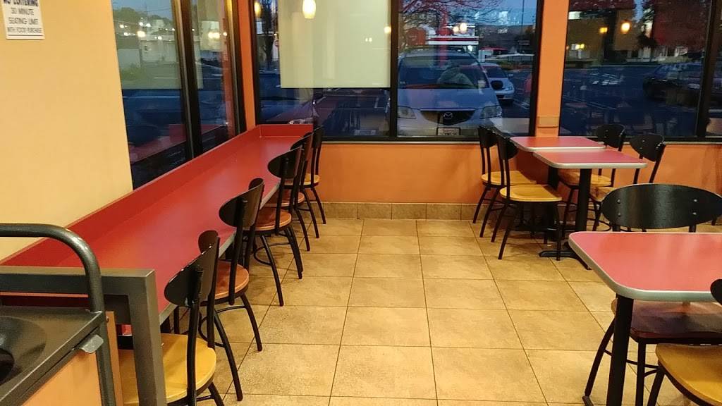 Jack in the Box | restaurant | 35 Admiral Callaghan Ln, Vallejo, CA 94591, USA | 7075573473 OR +1 707-557-3473